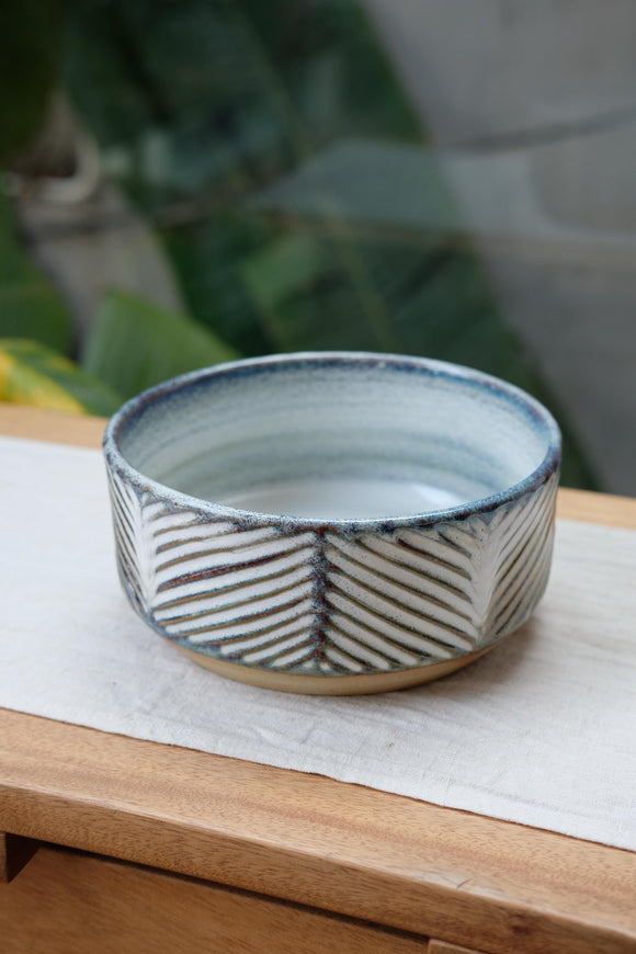 Icicle Fishtail-Carved Shallow Bowl